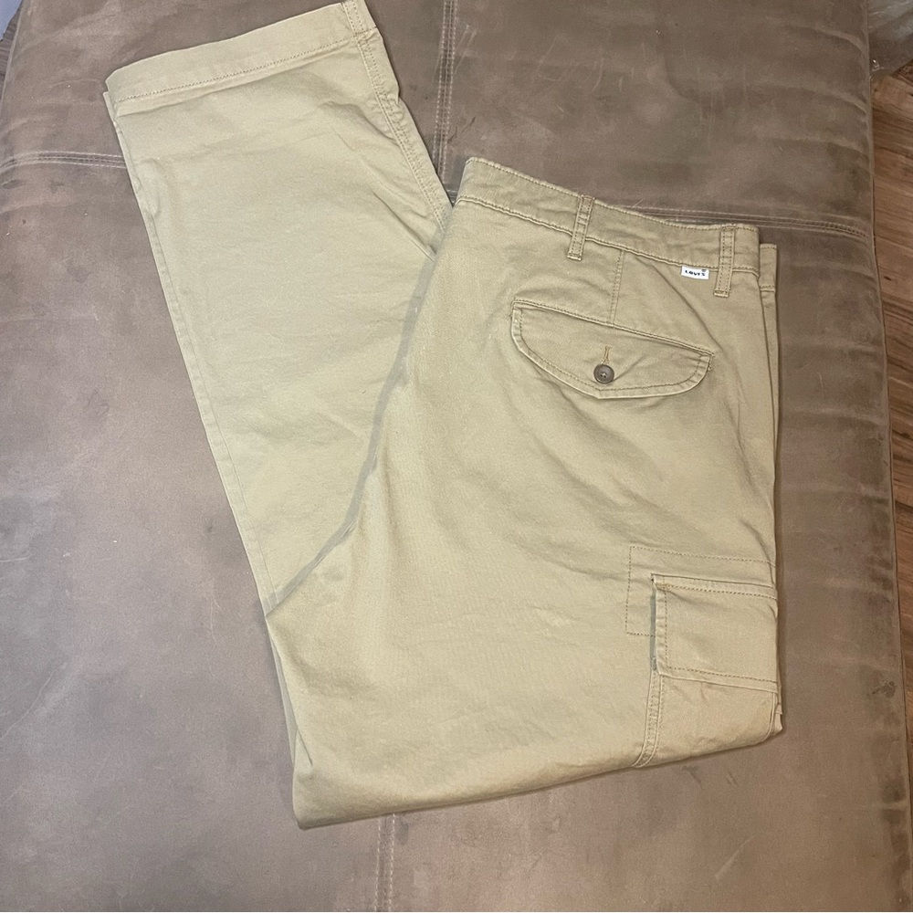 Men’s Levi’s Khaki Pants 40x32 40x31